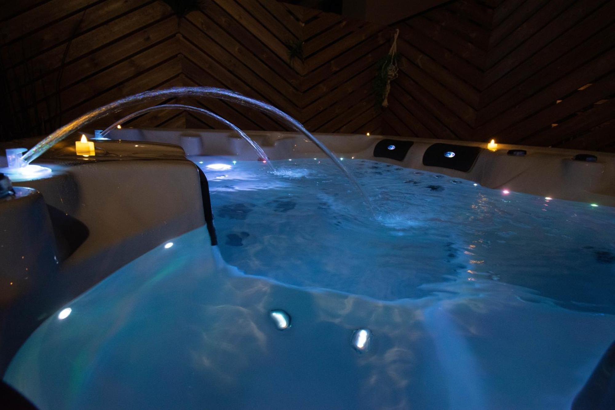 Studio Les 2 Fees - Jacuzzi - Deco Feerique Montfort-sur-Meu エクステリア 写真