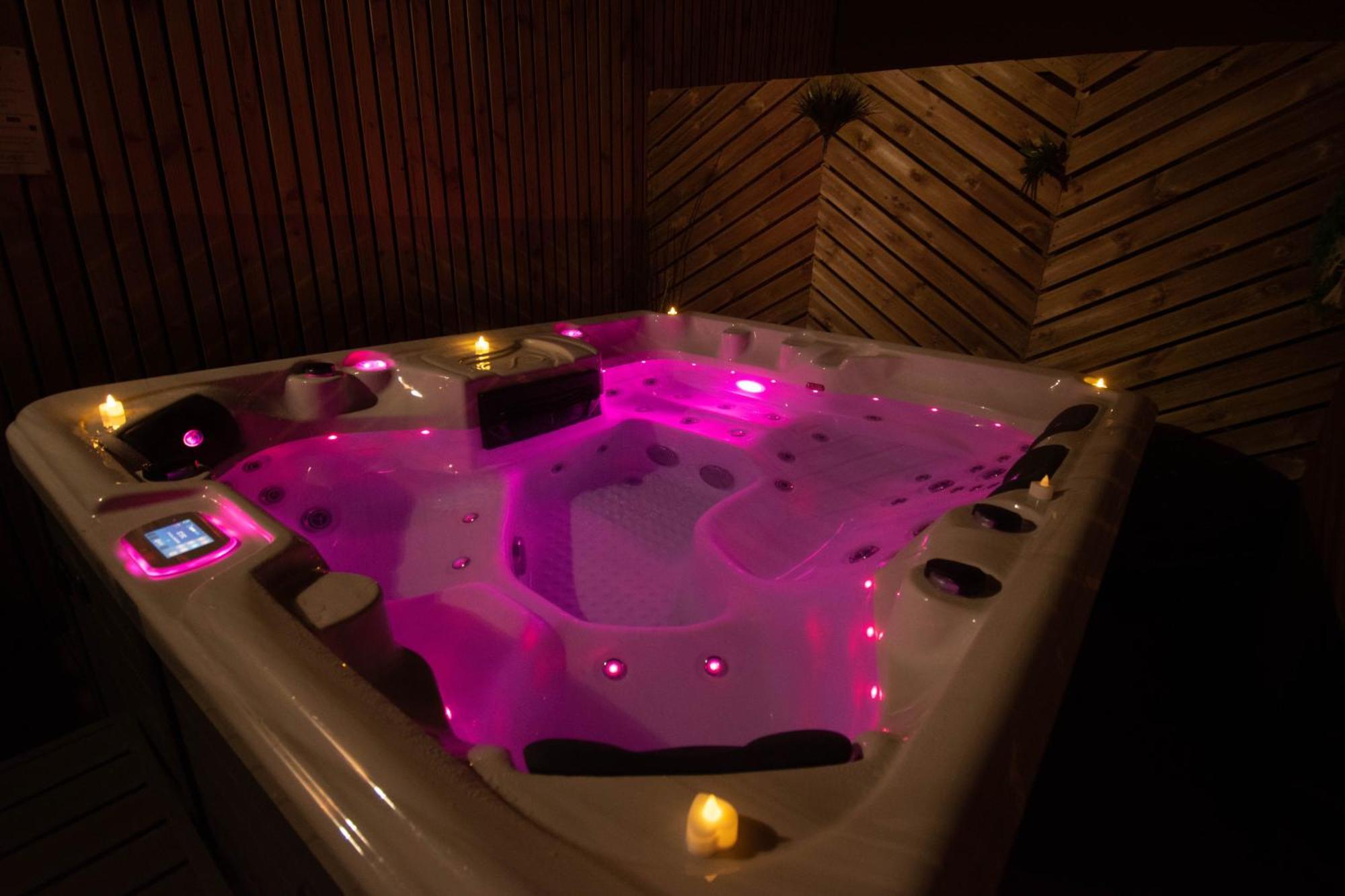 Studio Les 2 Fees - Jacuzzi - Deco Feerique Montfort-sur-Meu エクステリア 写真